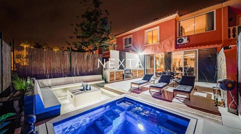 Foto 2 de Casa adosada en venda a Avenida de Bruselas, Playa del Duque, Adeje