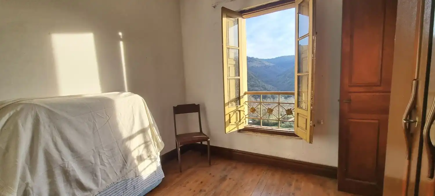 Dormitori de Casa o xalet en venda en Oviedo  amb Terrassa i Balcó