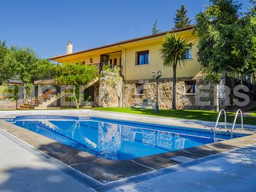Casa con piscina in vendita a Centro - Manguilla