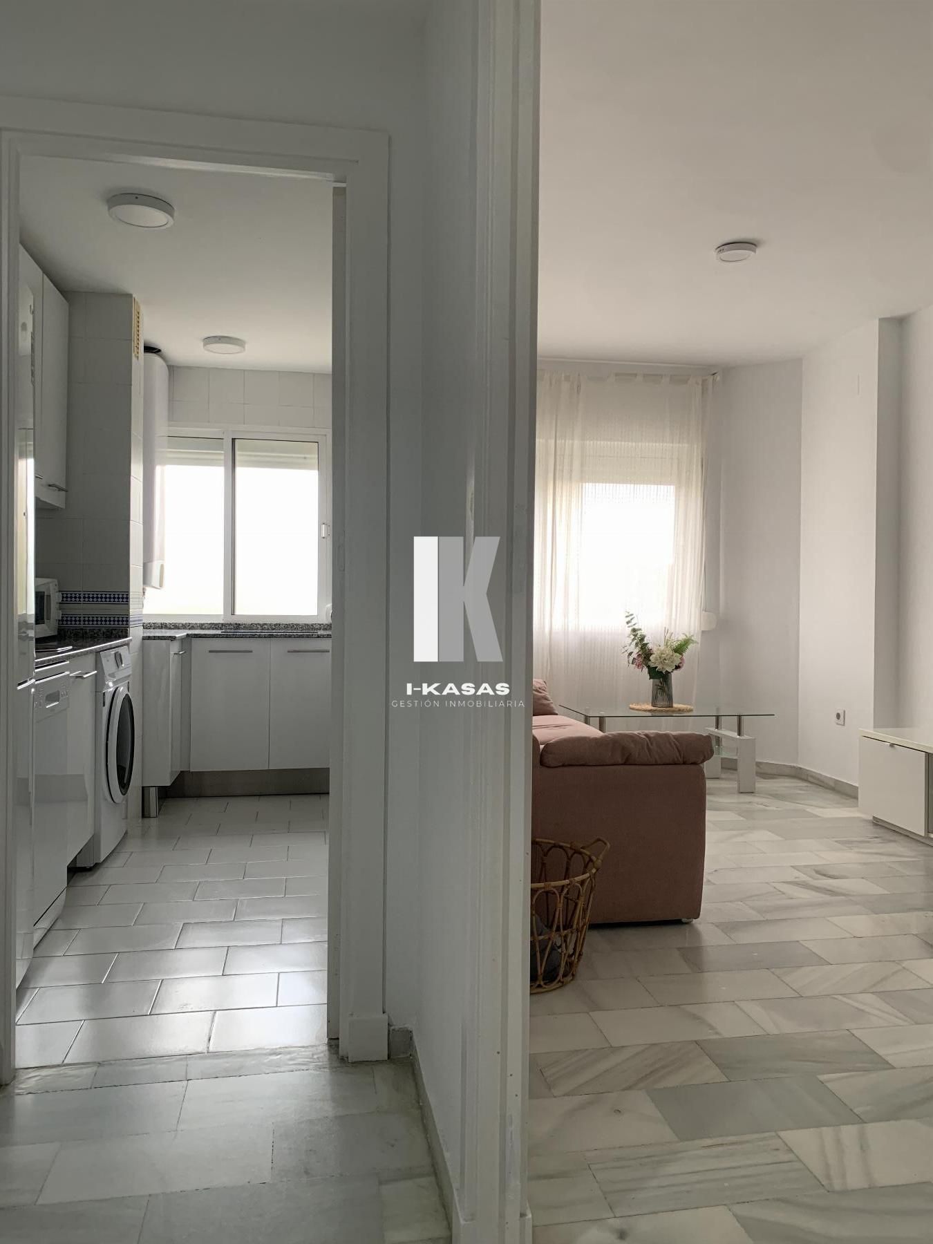 Cuina de Apartament de lloguer en Jerez de la Frontera amb Aire condicionat