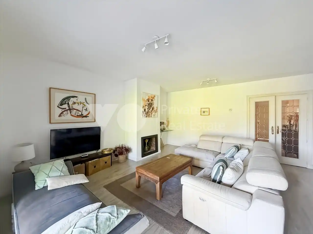 Sala de estar de Casa adosada en venta en Majadahonda con Aire acondicionado, Calefacción y Jardín privado