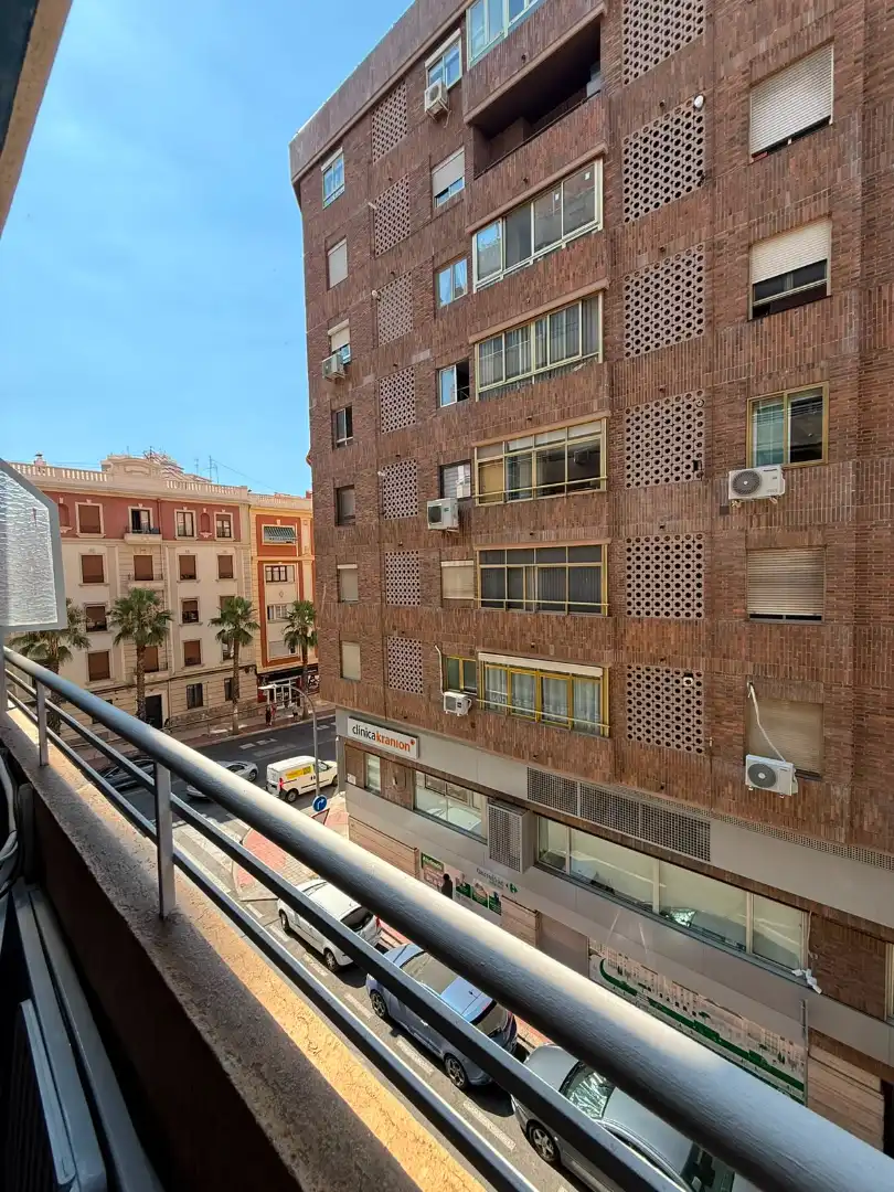 Vista exterior de Pis en venda en Alicante / Alacant amb Aire condicionat, Calefacció i Parquet