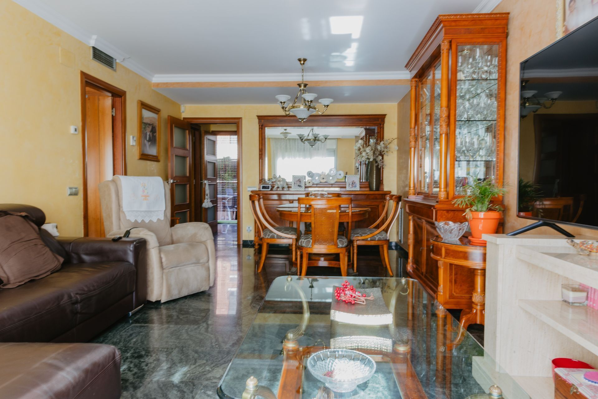 Dining room of House or chalet for sale in Santa Coloma de Gramenet  with Air Conditioner, Private garden and Terrace