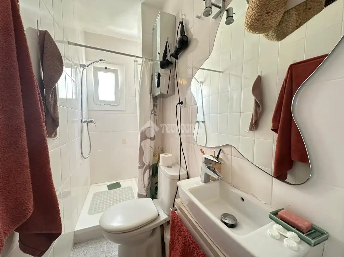 Baño de Piso en venta en L'Hospitalet de Llobregat con Aire acondicionado, Terraza y Amueblado