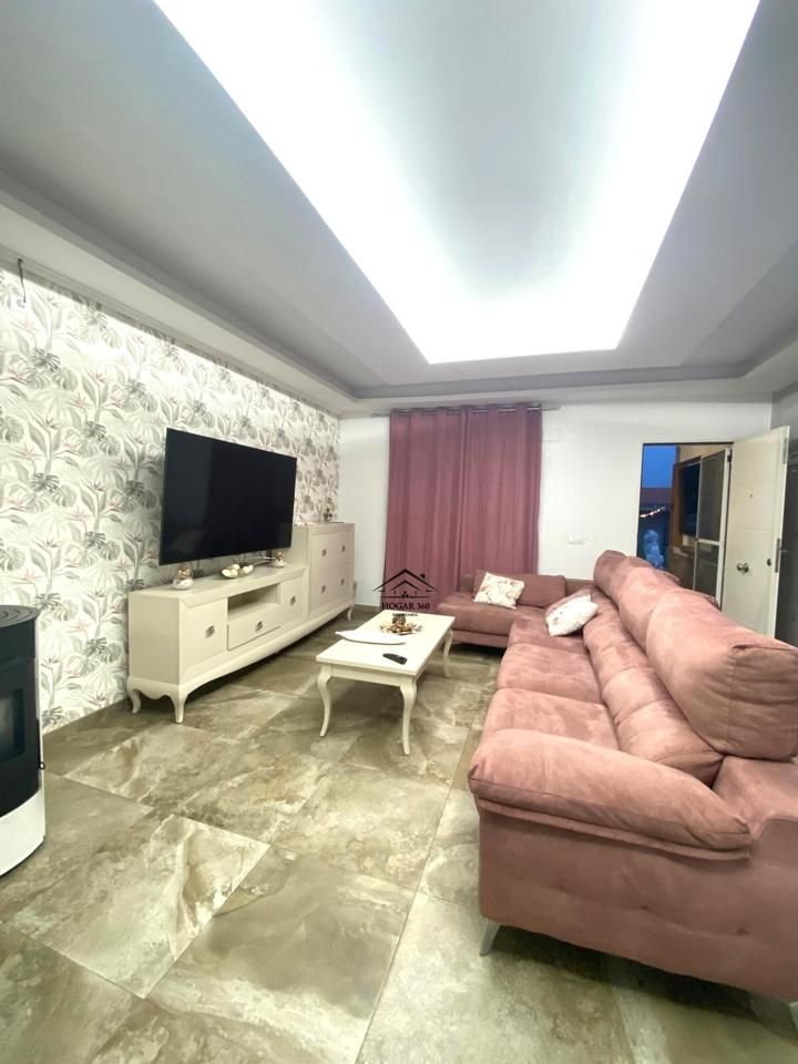 Sala d'estar de Casa o xalet en venda en Cáceres Capital amb Piscina comunitària