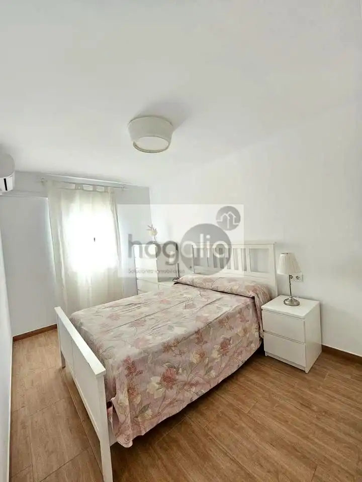 Schlafzimmer von Wohnung zur Miete in Sevilla mit Klimaanlage, Terrasse und Möbliert