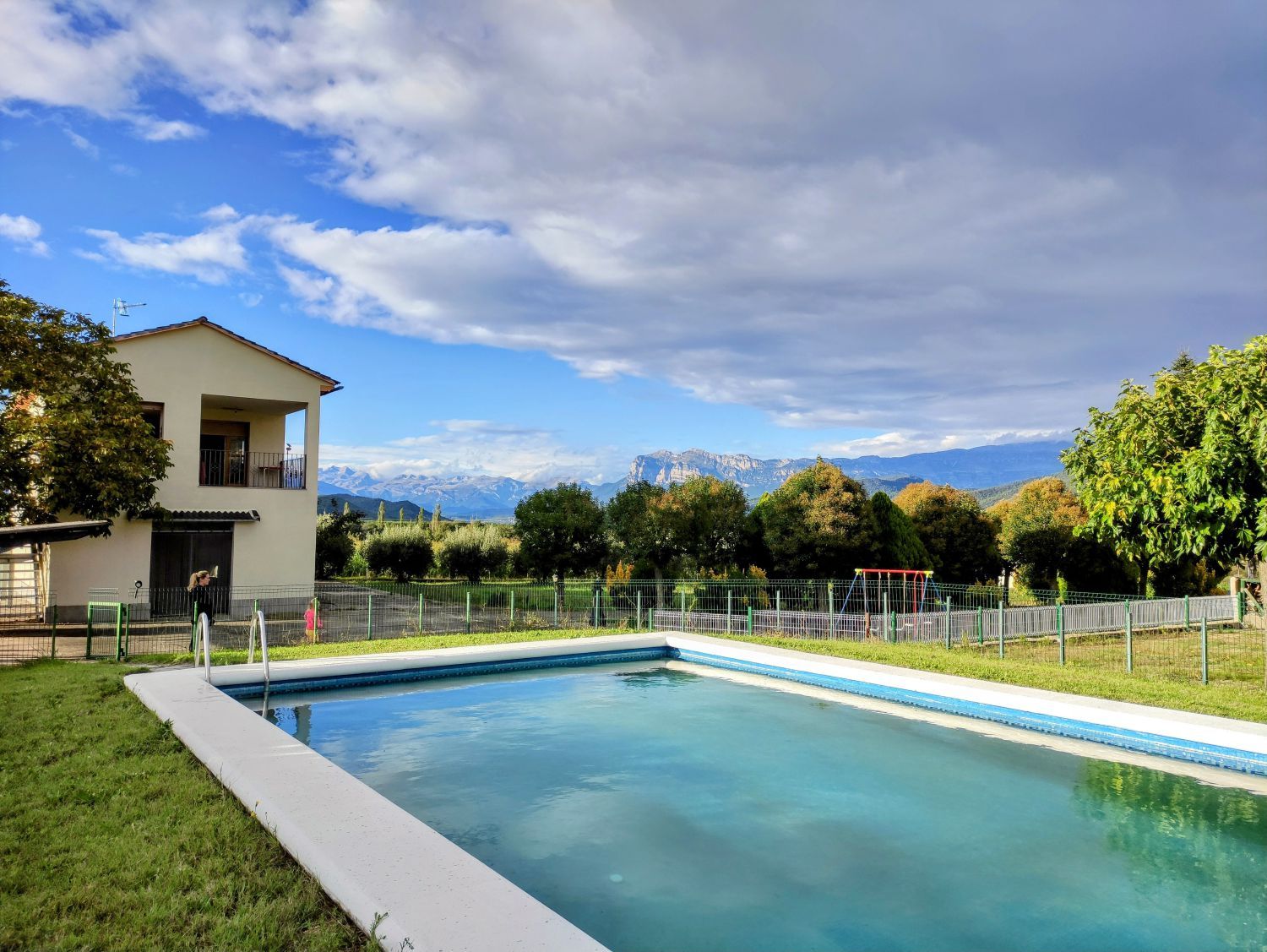 Piscina de Casa o xalet en venda en Aínsa-Sobrarbe amb Calefacció, Jardí privat i Terrassa