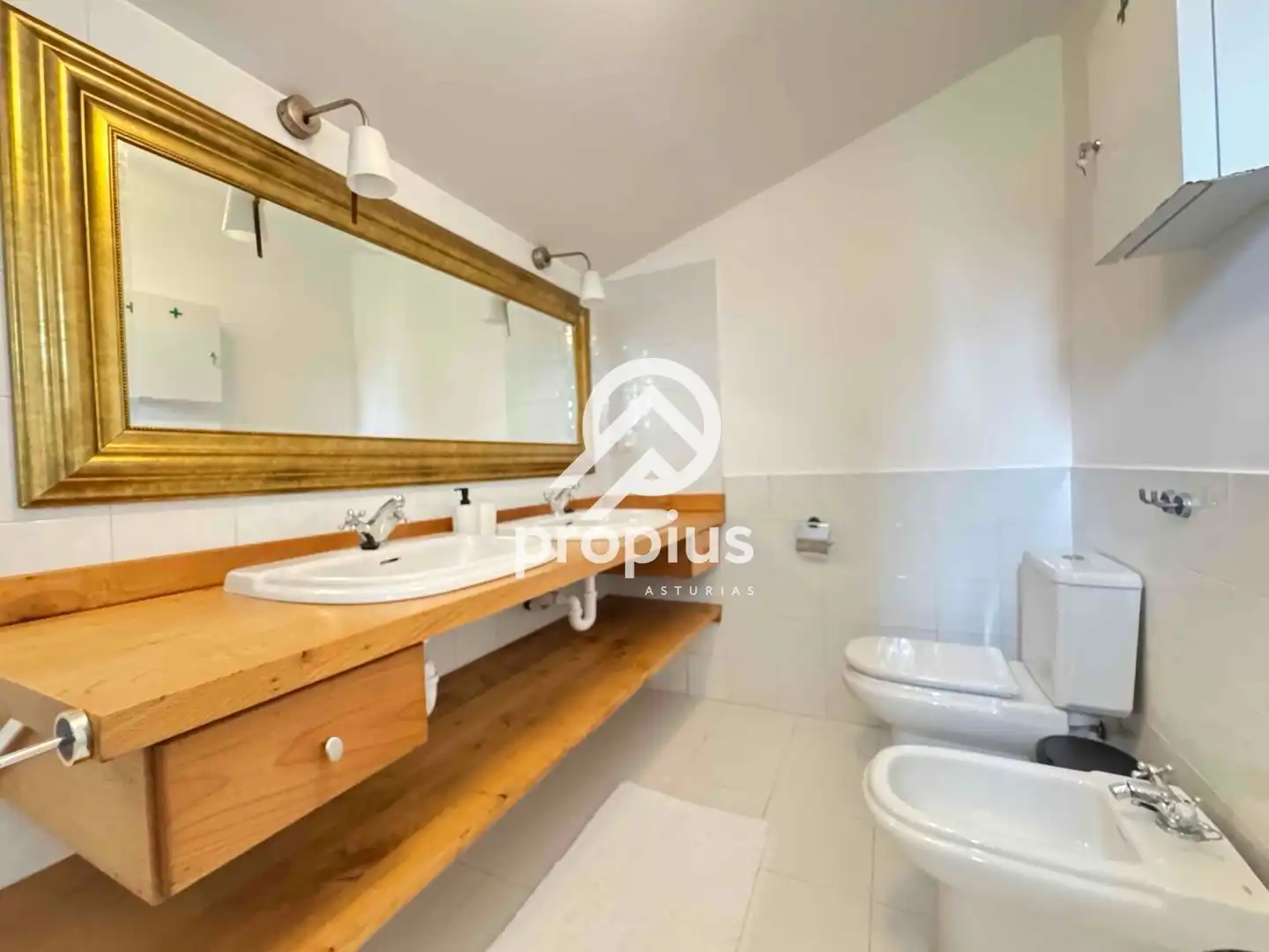 Baño de Casa o chalet en venta en Ribadesella con Calefacción, Jardín privado y Terraza