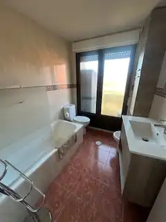 Bathroom of Apartments for rent in Sariegos  with Heating, Parquet flooring and Terrace