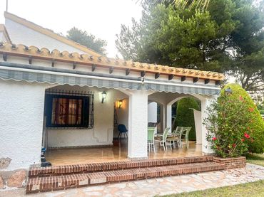 Villa avec piscine à vendre à Calle C. Carabela 16