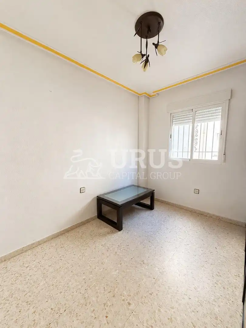 Piso en venta en CENTRO DE SALUD, Poniente-Norte - Miralbaida - Parque Azahara