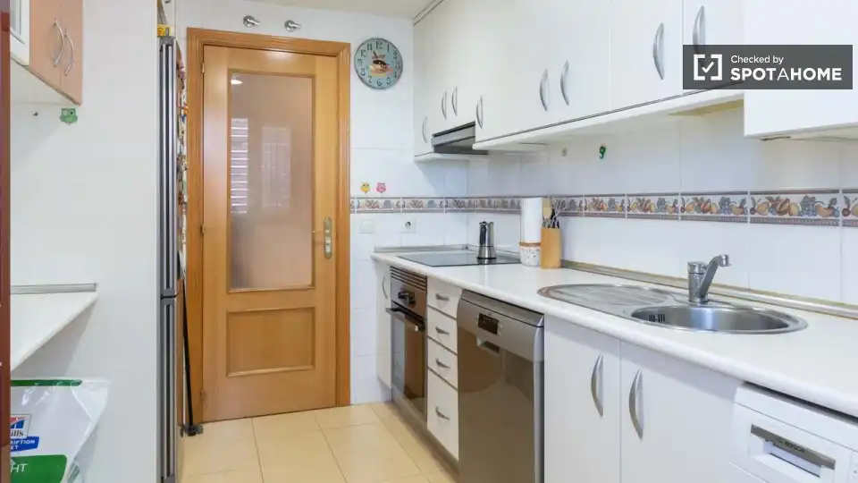 Kitchen of Flat for rent in Madrid  with Air Conditioner, Heating and Furnished