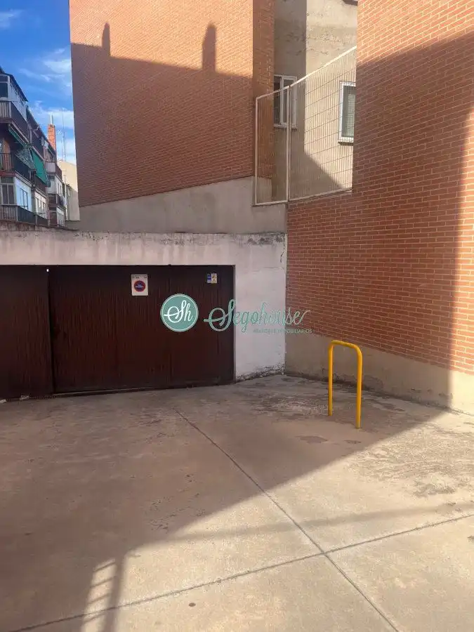 Aparcament de Pis en venda en Segovia amb Calefacció i Terrassa