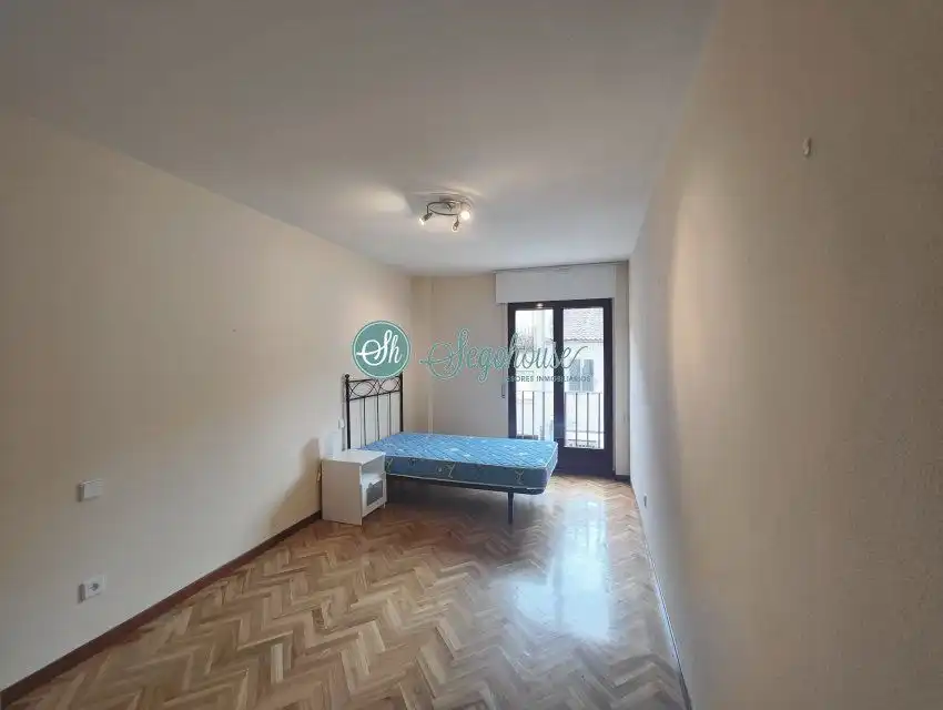 Bedroom of Flat for rent in Segovia  with Heating, Parquet flooring and Terrace