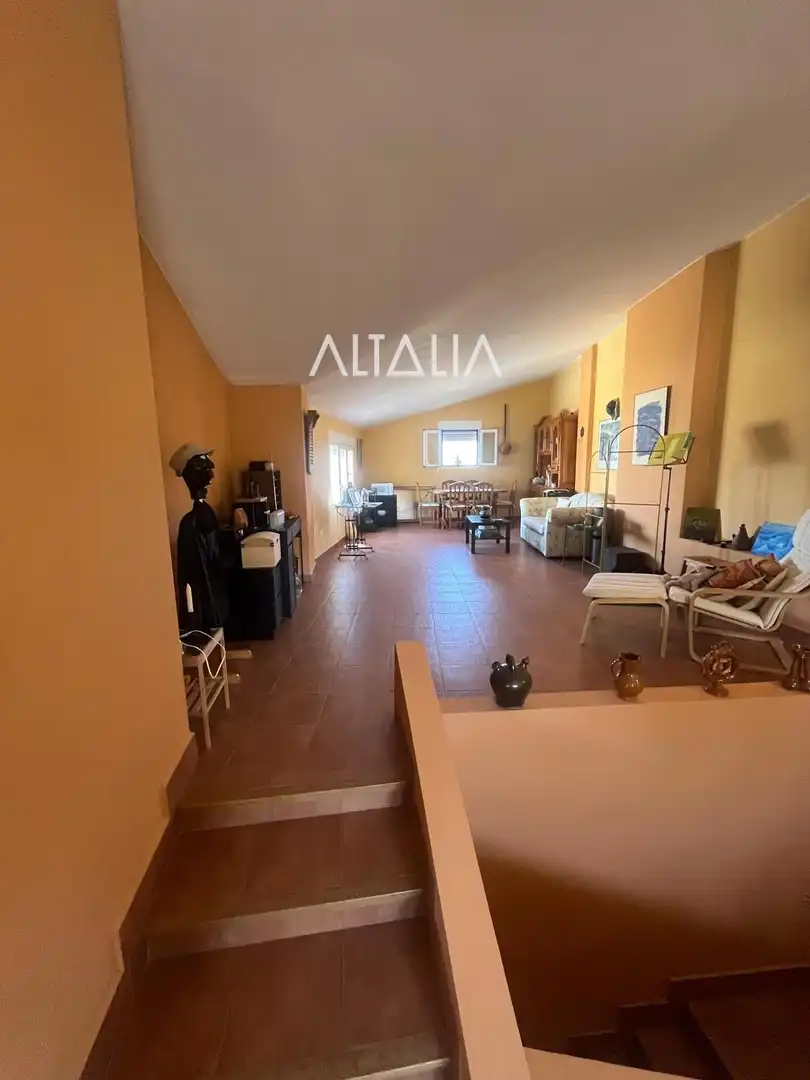 Sala d'estar de Casa o xalet en venda en Torrejoncillo del Rey amb Calefacció, Terrassa i Alarma