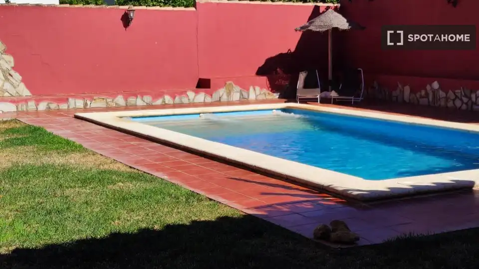 Piscina de Apartament per a compartir en Chiclana de la Frontera amb Aire condicionat, Terrassa i Moblat