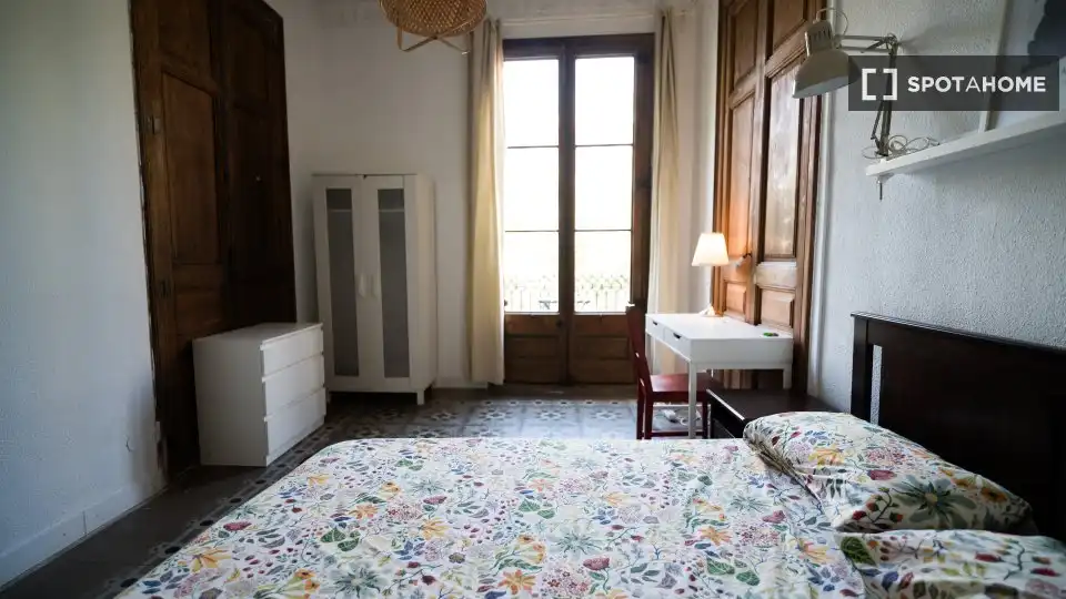 Bedroom of Flat for share in Barcelona  with Air Conditioner, Heating and Furnished