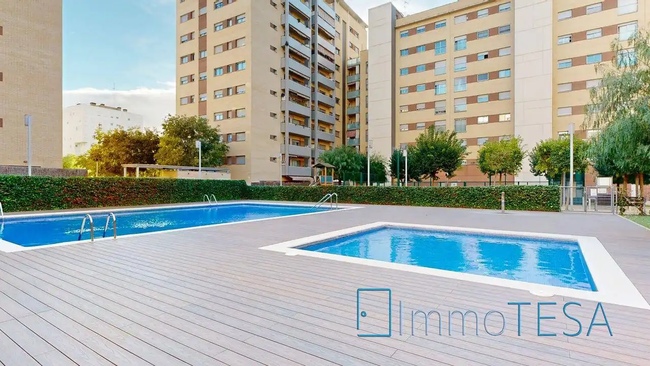 Swimming pool of Flat for sale in Barberà del Vallès  with Air Conditioner, Heating and Parquet flooring