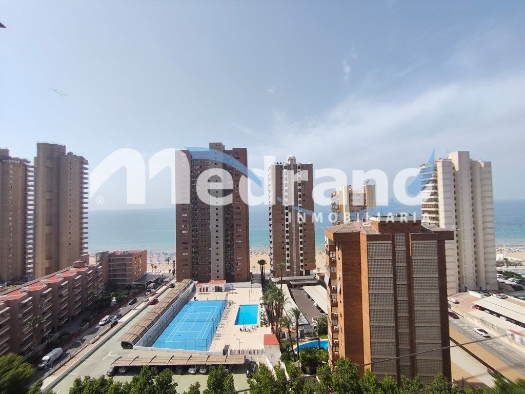Vista exterior de Apartament de lloguer en Benidorm amb Jardí privat, Rentadora i Piscina comunitària