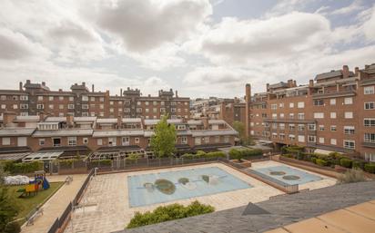 Terrassa de Casa adosada en venda en San Sebastián de los Reyes amb Aire condicionat, Jardí privat i Traster