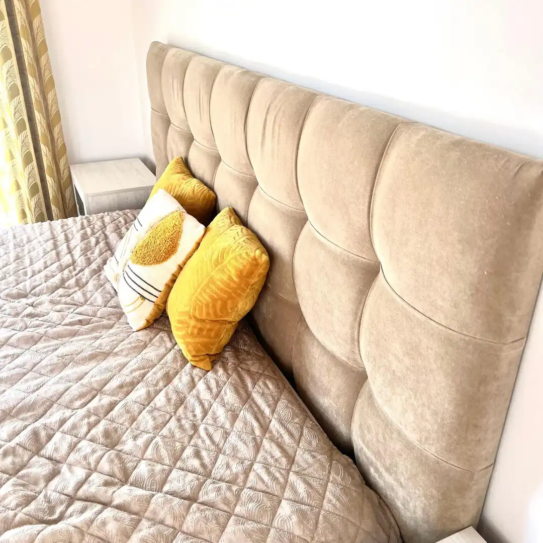 Schlafzimmer von Dachboden zur Miete in Estepona mit Klimaanlage, Terrasse und Schwimmbad