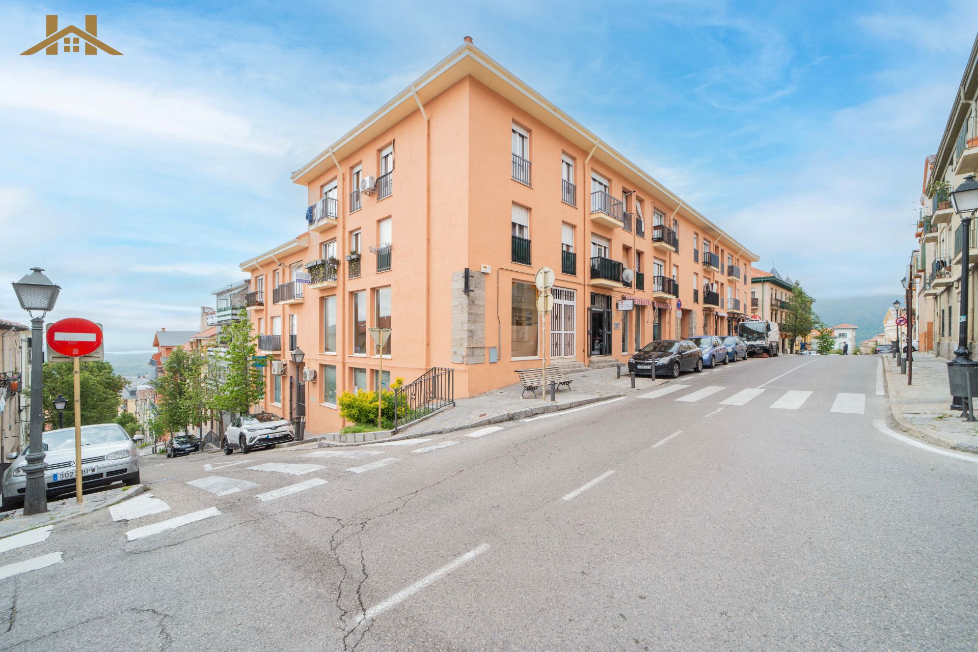 Vista exterior de Pis en venda en San Lorenzo de El Escorial amb Calefacció, Parquet i Balcó