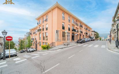 Vista exterior de Pis en venda en San Lorenzo de El Escorial amb Calefacció, Parquet i Balcó