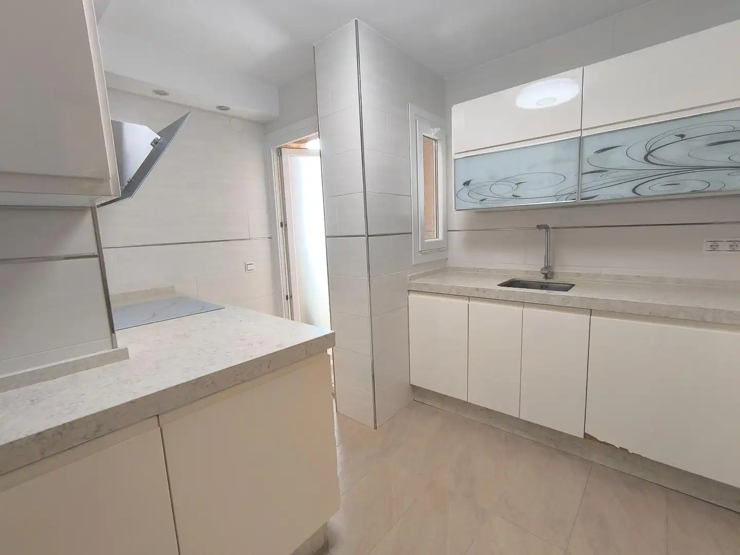 Küche von Wohnung zur Miete in Málaga mit Klimaanlage, Privatgarten und Terrasse