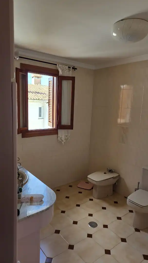Bany de Casa o xalet en venda en Vélez-Málaga amb Aire condicionat, Terrassa i Moblat