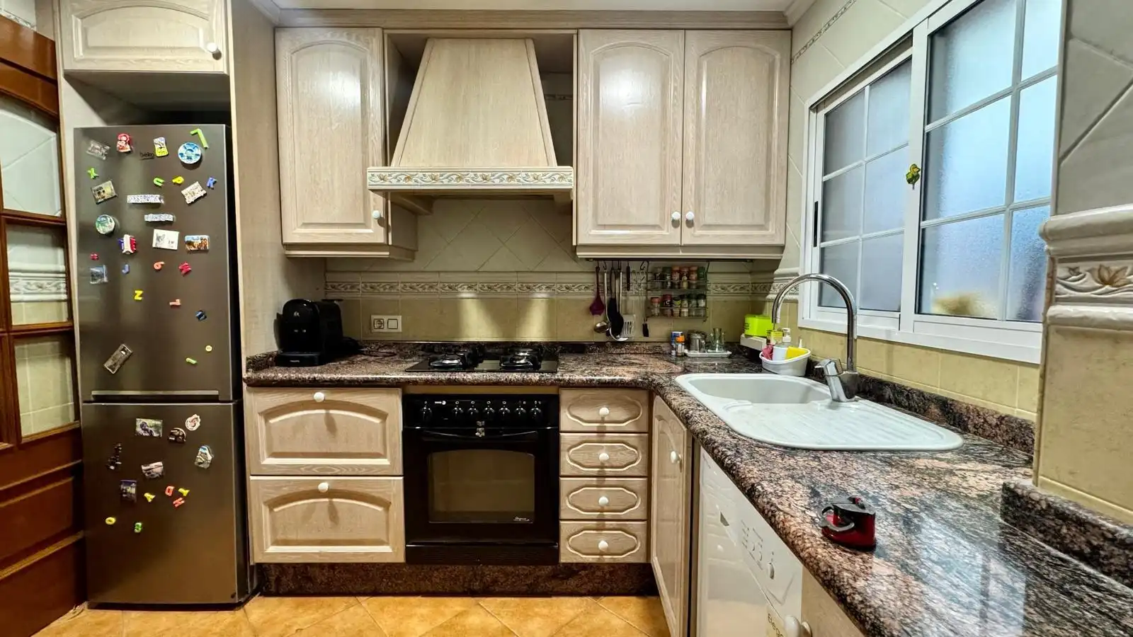 Kitchen of Flat for share in Burjassot  with Air Conditioner, Heating and Balcony