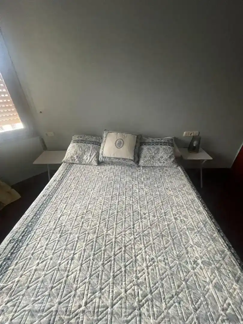 Schlafzimmer von Wohnung zur Miete in Irun  mit Parkett, Möbliert und Ofen