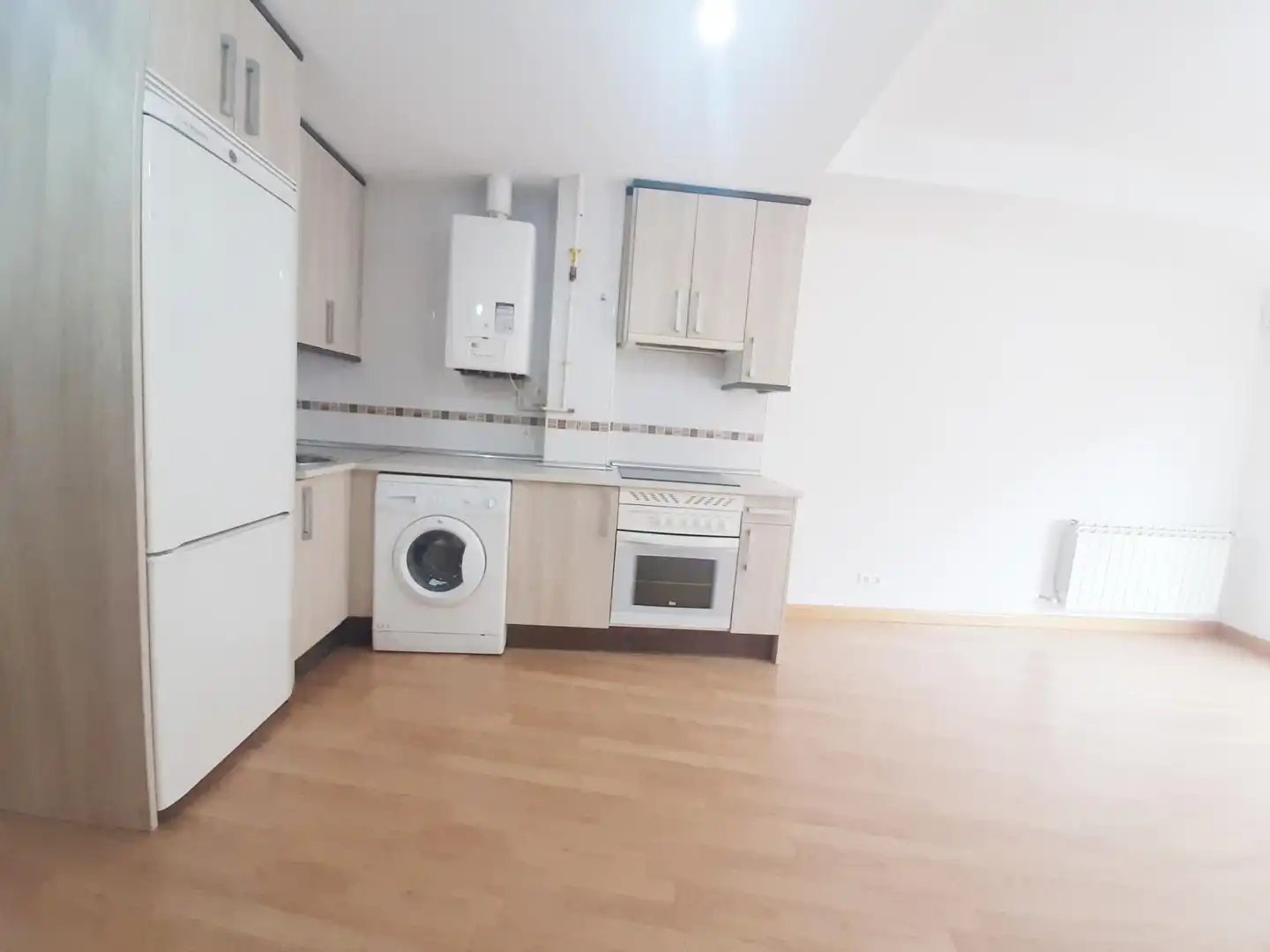 Cuina de Estudi de lloguer en Fuenlabrada amb Calefacció, Forn i Rentadora