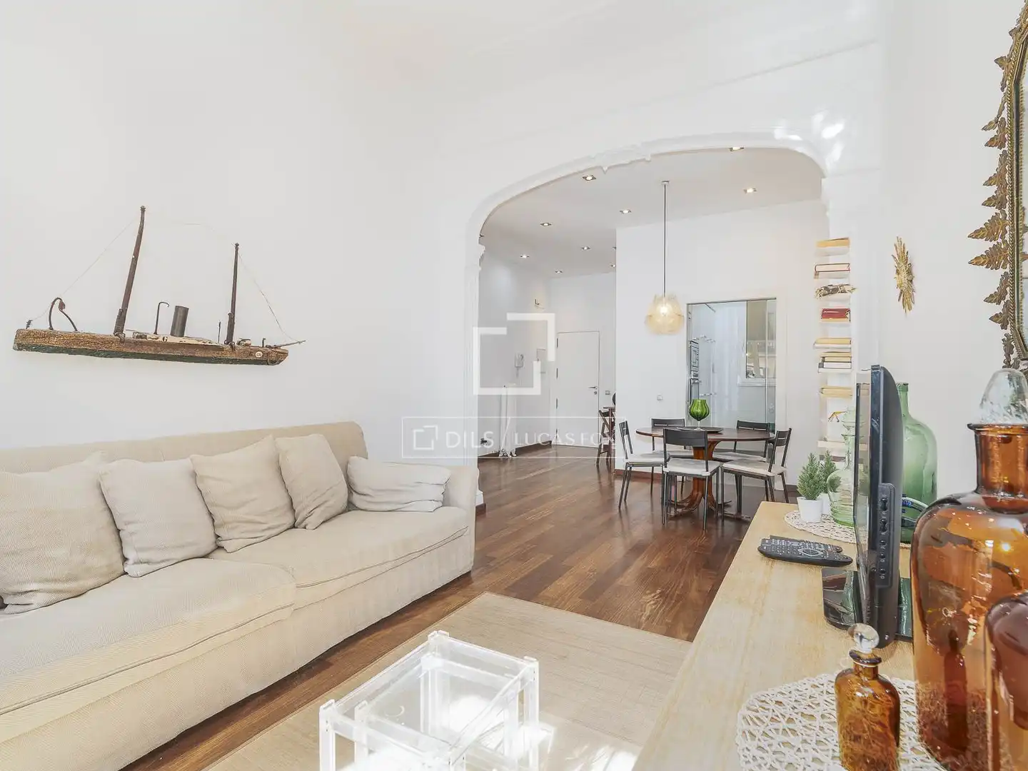 Wohnzimmer von Wohnung zum Verkauf in Barcelona mit Klimaanlage, Heizung und Balkon