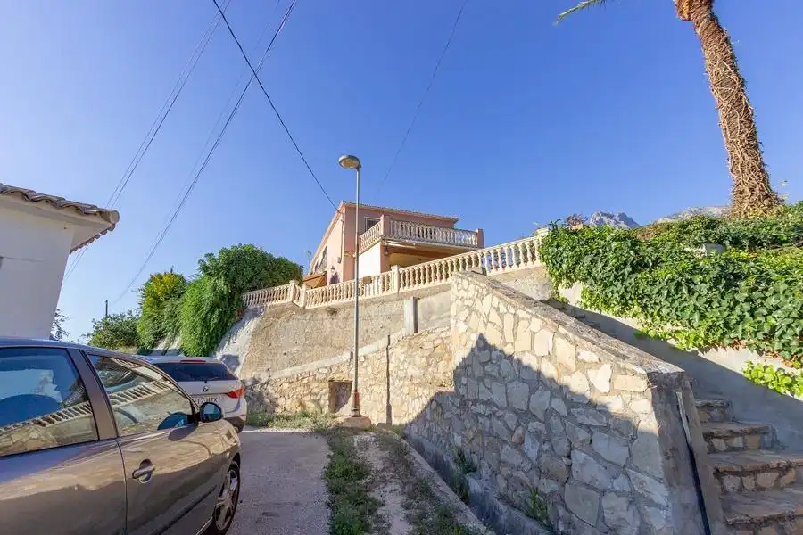 Vista exterior de Casa o xalet en venda en Finestrat amb Jardí privat, Terrassa i Traster