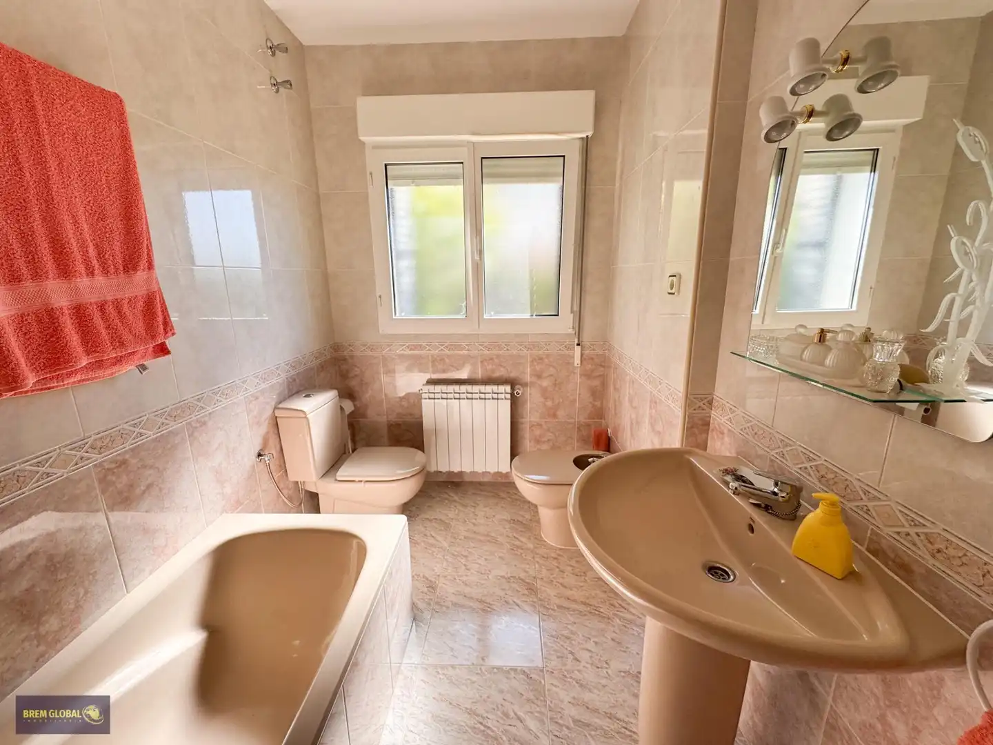 Bathroom of Houses for sale in La Cabrera  with Heating, Private garden and Swimming Pool