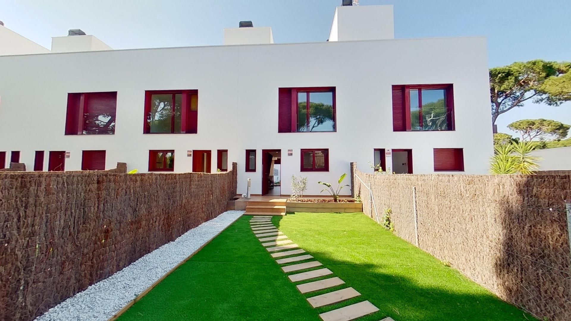 Vista exterior de Casa adosada en venda en Castelldefels amb Aire condicionat, Calefacció i Jardí privat