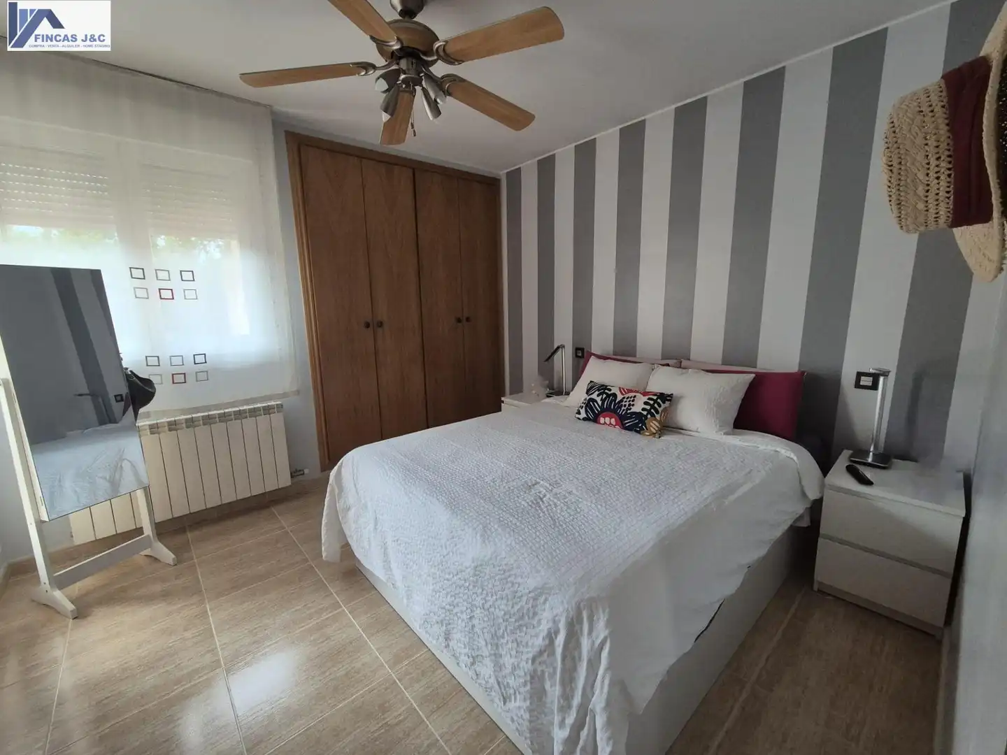 Habitación de Casa adosada en venta en Zaragoza con Aire acondicionado, Calefacción y Jardín privado