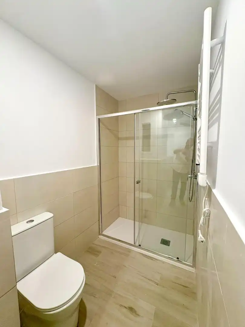Bathroom of Flat for sale in Barcelona  with Air Conditioner, Heating and Parquet flooring