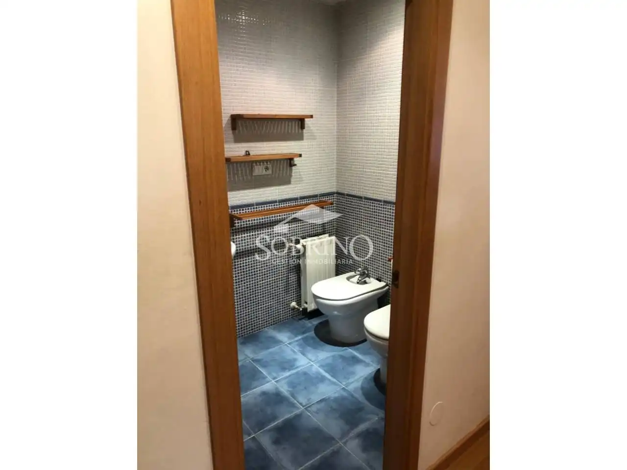 Bany de Apartament en venda en Llanes amb Parquet, Traster i Piscina comunitària