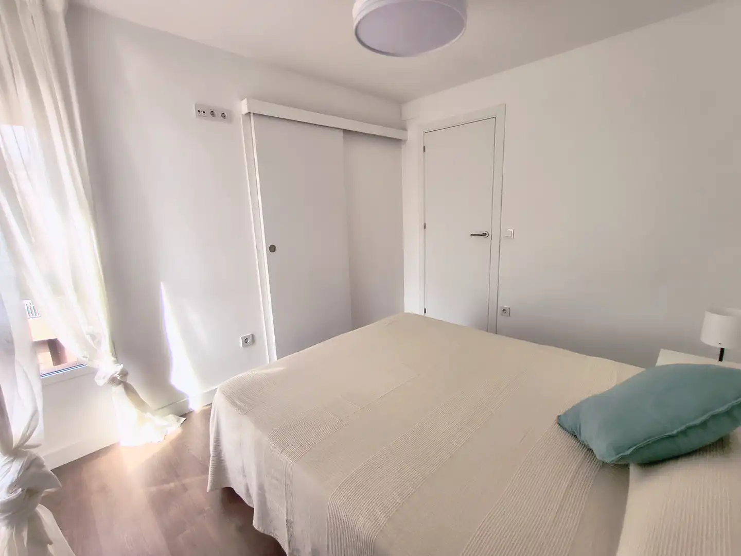 Schlafzimmer von Wohnungen zur Miete in Alicante / Alacant mit Klimaanlage, Terrasse und Möbliert