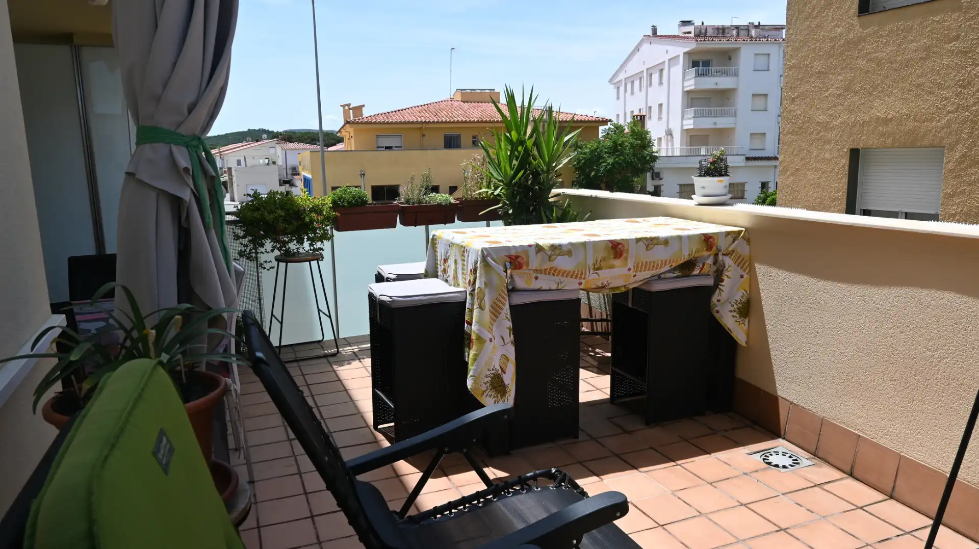 Terrasse von Wohnungen zum Verkauf in L'Escala mit Klimaanlage, Terrasse und Möbliert