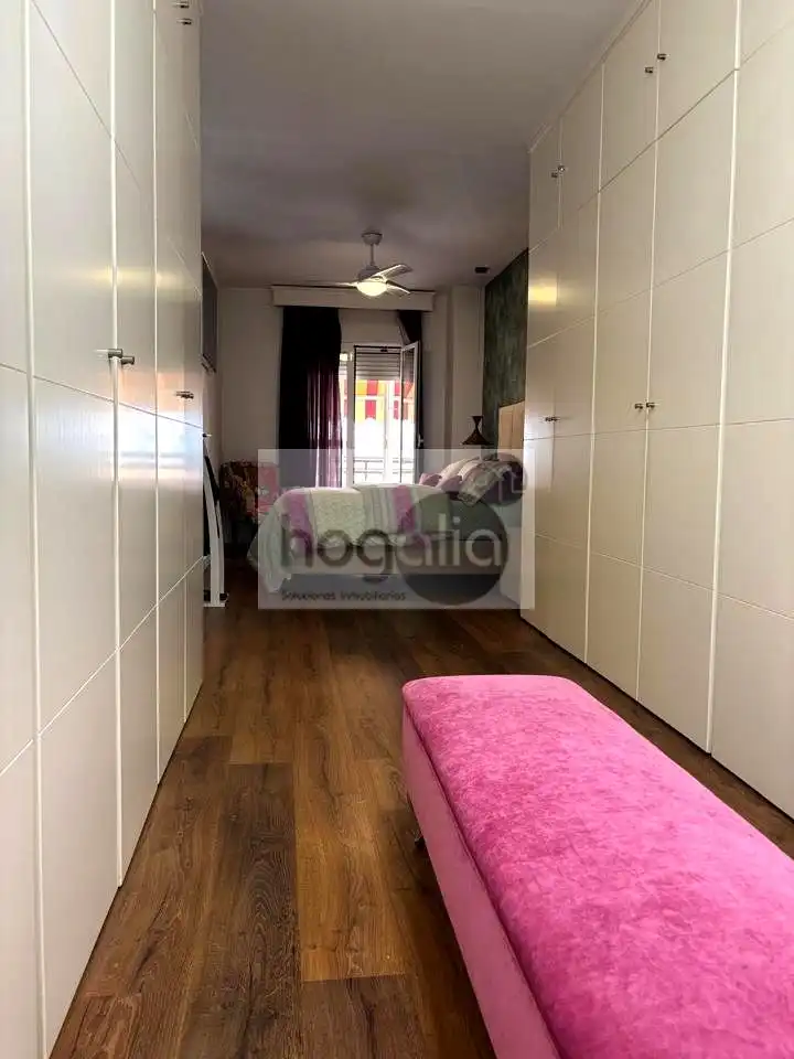 Schlafzimmer von Wohnung zum Verkauf in Sevilla mit Klimaanlage, Terrasse und Gemeinschaftspool