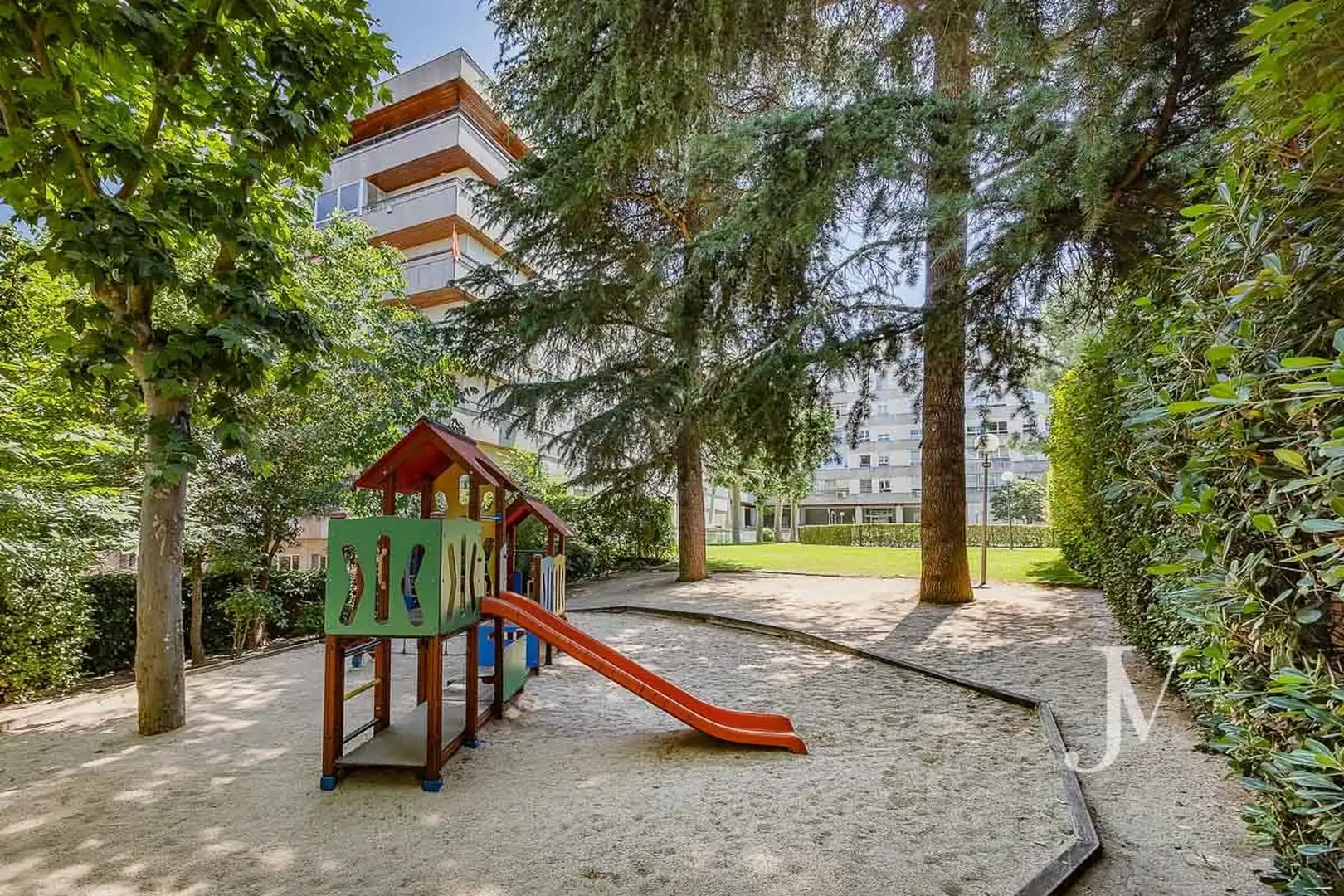 Exterior view of Office for sale in Madrid  with Air Conditioner, Heating and Internet