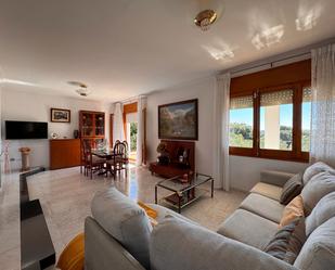 Sala d'estar de Casa o xalet en venda en La Tallada d'Empordà amb Calefacció, Jardí privat i Terrassa
