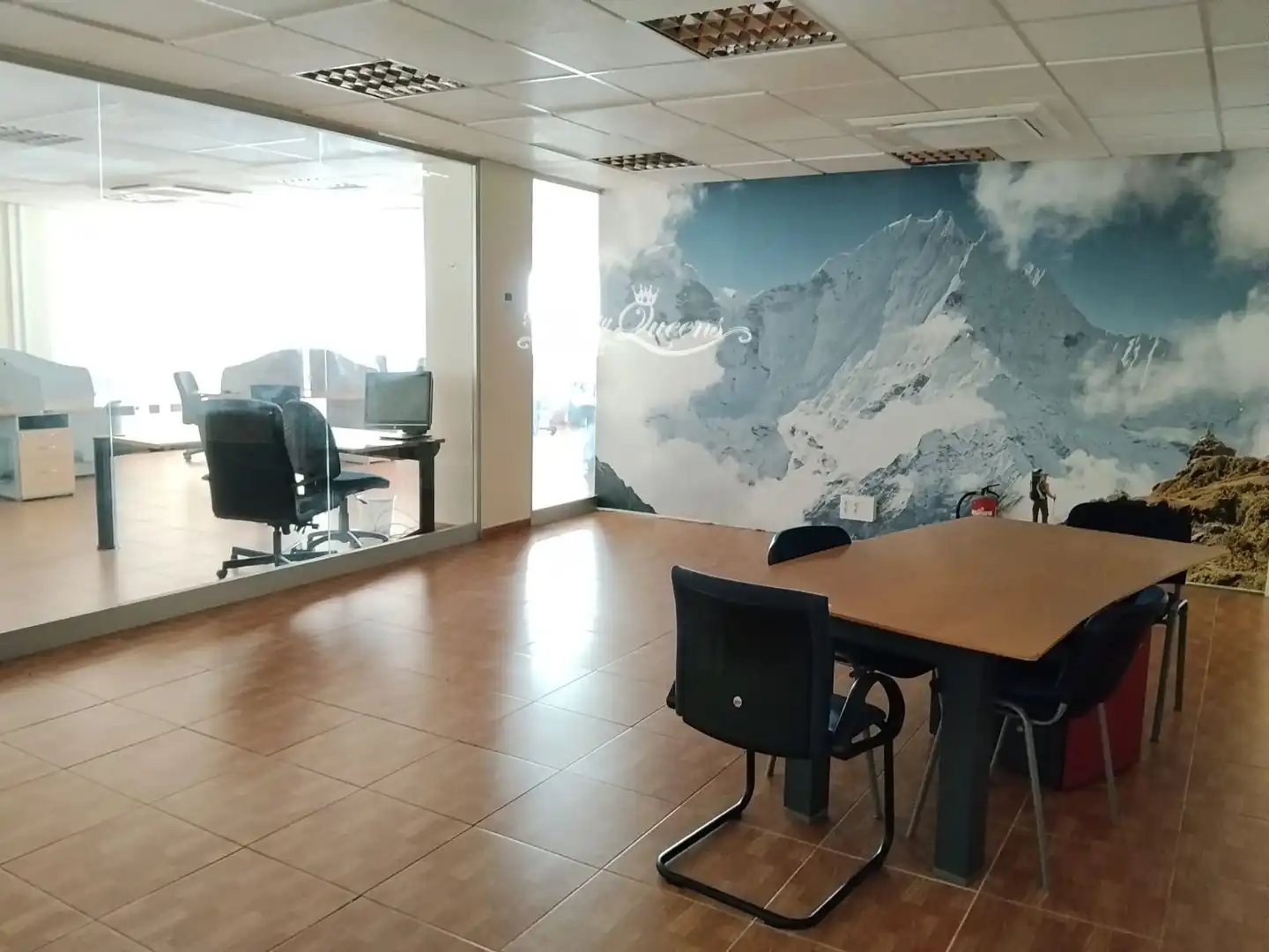 Büro zur Miete in Marbella mit Klimaanlage, Terrasse und Möbliert