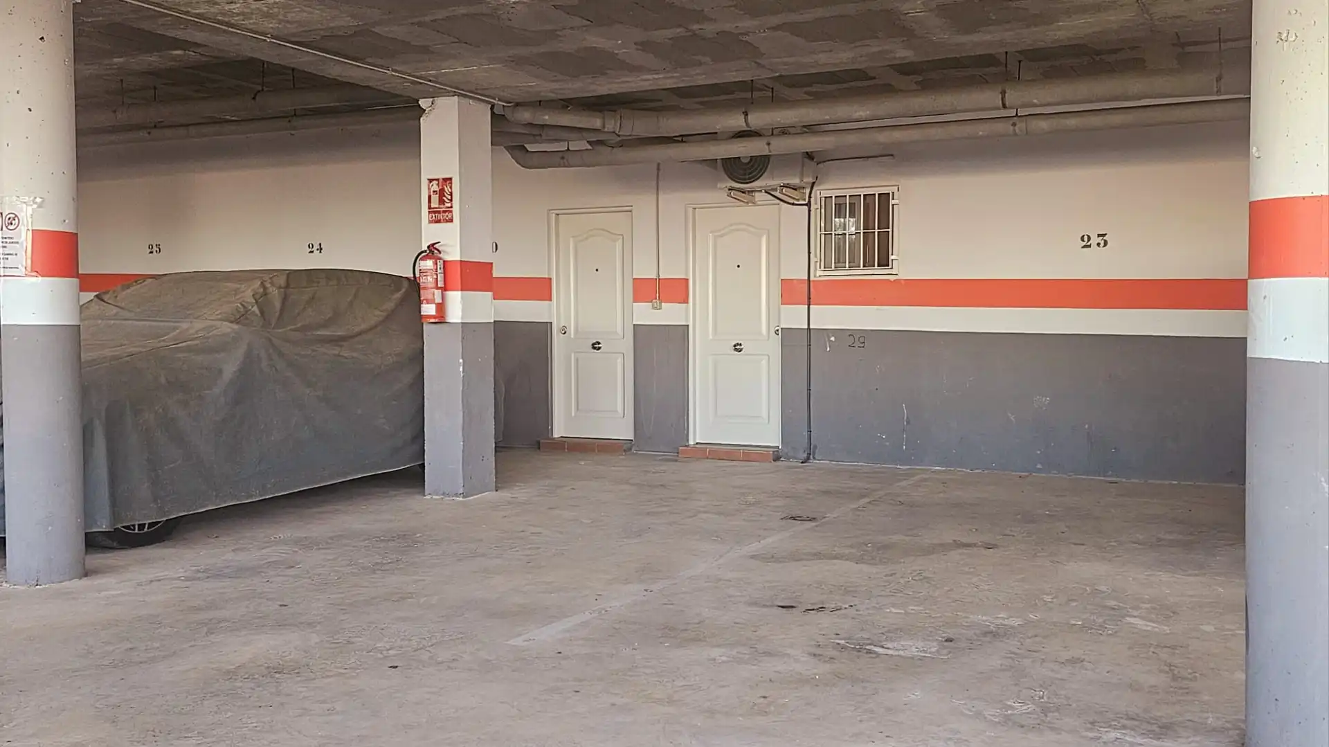 Parking de Casa adosada en venta en Calpe / Calp con Aire acondicionado, Terraza y Amueblado