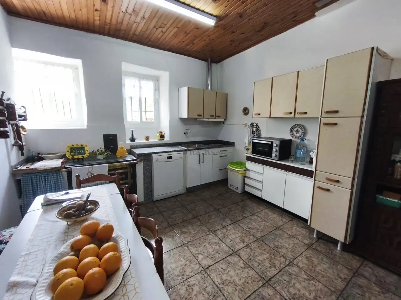 Cuina de Finca rústica en venda en Barbadás amb Calefacció, Jardí privat i Moblat