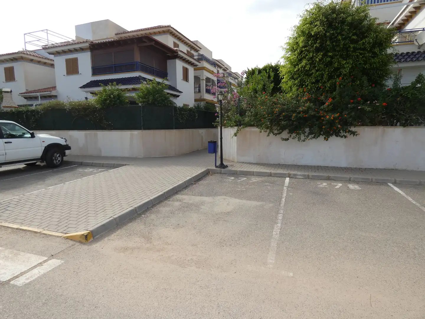 Parkplatz von Einfamilien-Reihenhaus zur Miete in Vera mit Klimaanlage, Heizung und Privatgarten