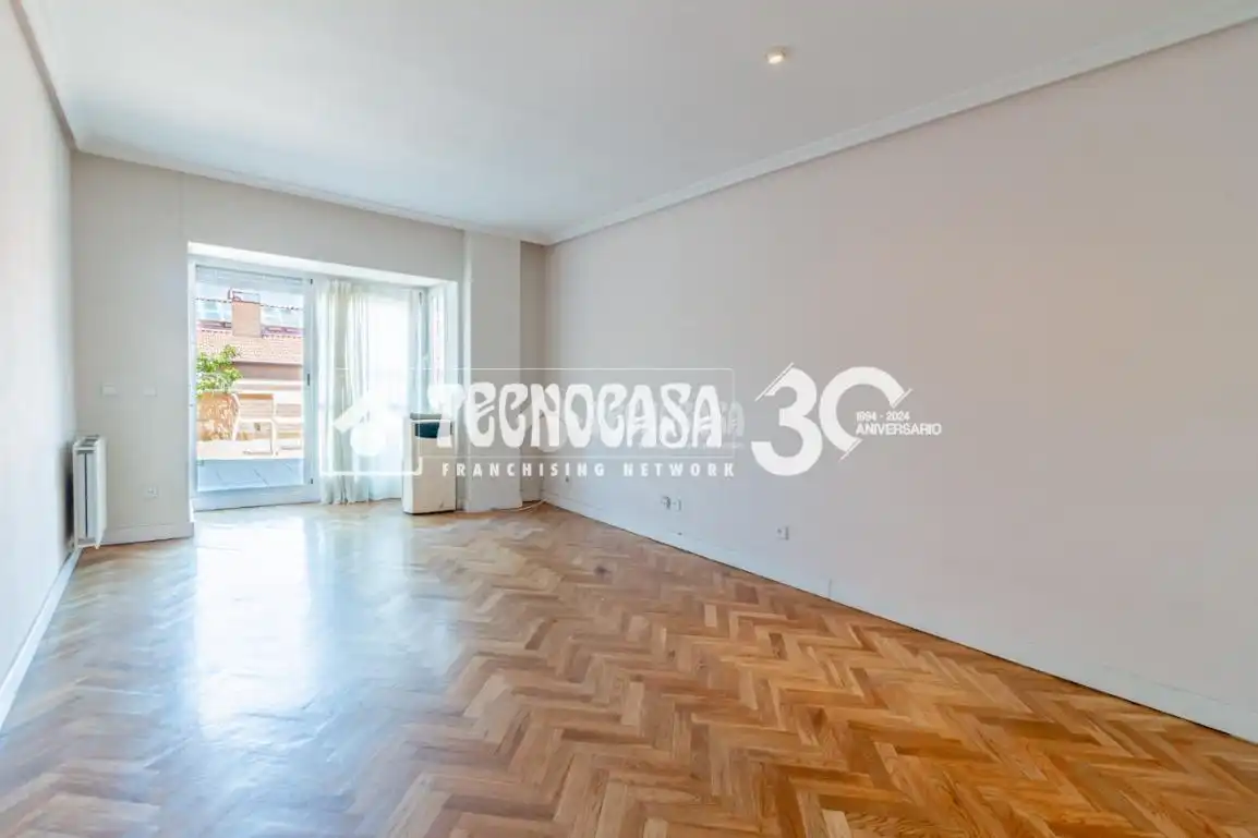 Dormitori de Pis en venda en Madrid amb Parquet i Terrassa