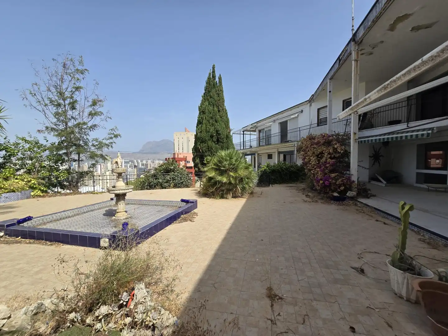 Außenansicht von Haus oder Chalet zum Verkauf in Benidorm mit Privatgarten, Terrasse und Abstellraum